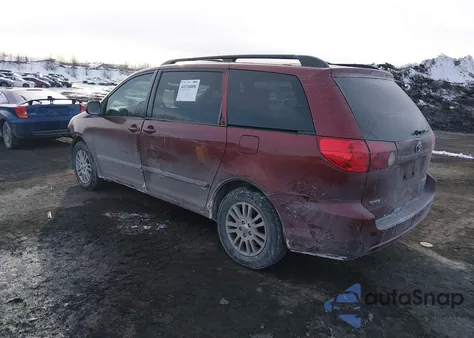 2010 Toyota Sienna Le z USA, uszkodzony, nr VIN 5TDJK4CC6AS031845